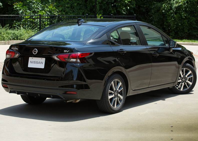 novo nissan versa SV 2021 traseira