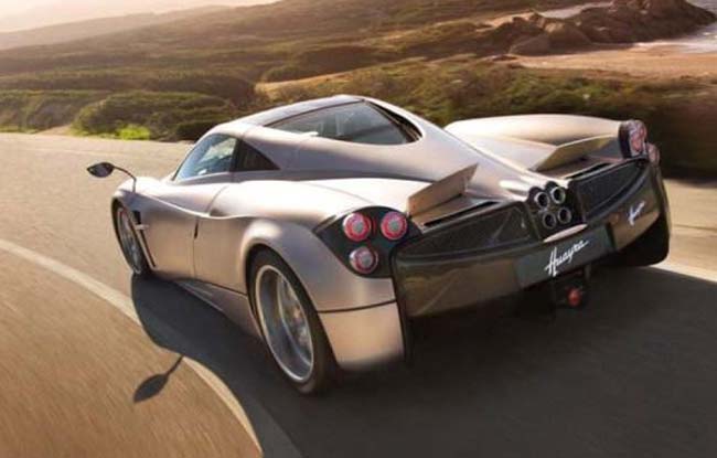 pagani huyara traseira rear view