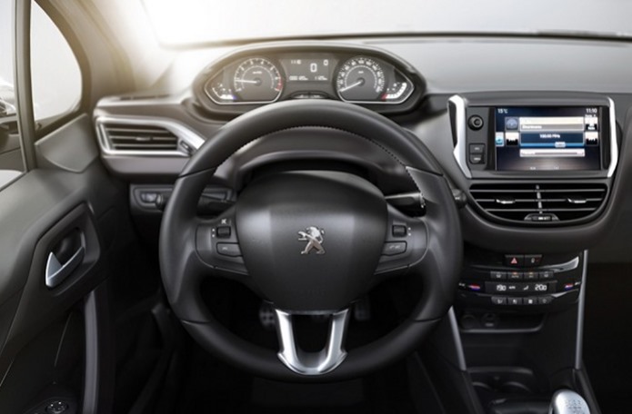 peugeot 2008 brasil interior painel