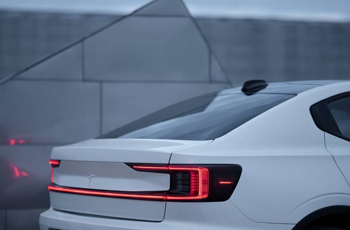 polestar 2 traseira