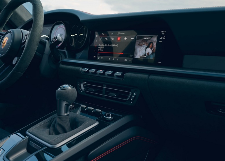 porsche 911 GTS 2022 interior