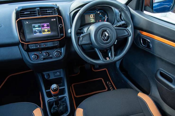 novo kwid 2023 interior painel