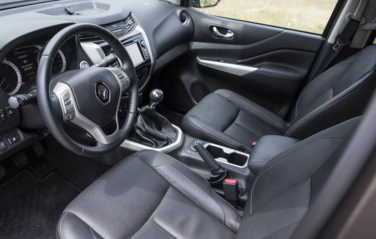 renault alaskan 2022 interior