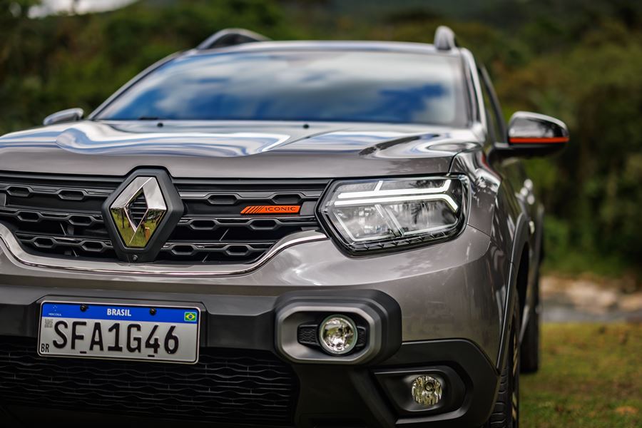 novo renault duster 2024 detalhe farol e grade frontal