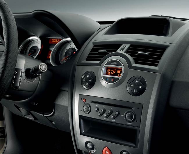 renault megane grand tour 2011 interior painel