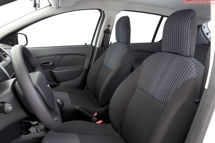 novo sandero 2015 interior bancos