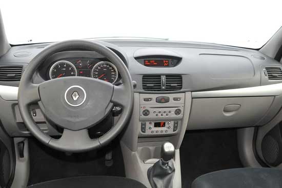 interior do novo renault symbol