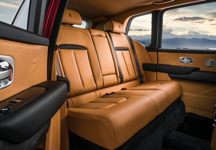 rolls royce cullinan interior banco traseiro