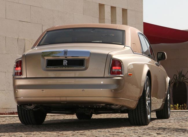 rolls royce phantom baynounah