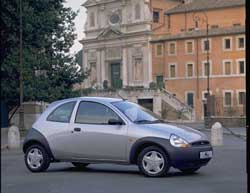 Ford Ka 1997. O Ka é lançado e chama atenção pelas linhas futuristas