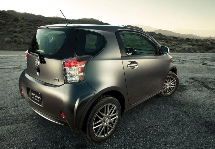 scion iq 2012 traseira