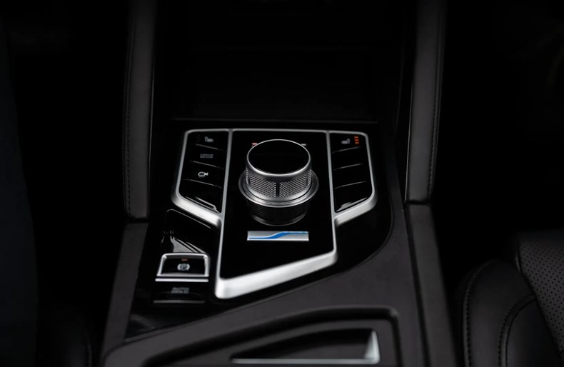 seres 3 interior console