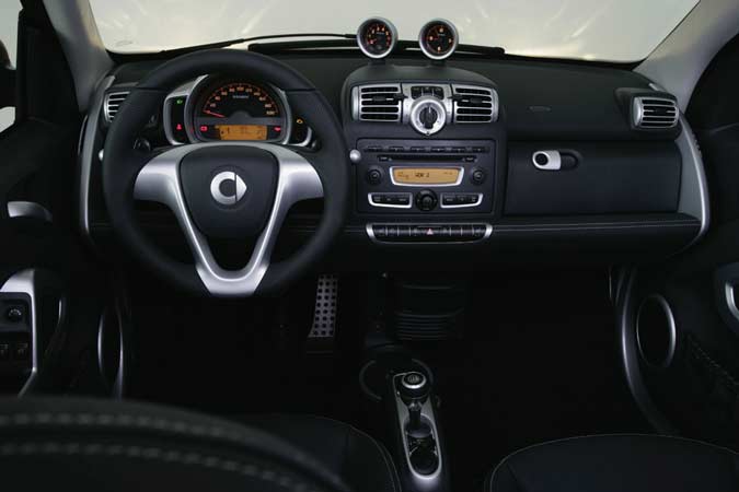 smart fortwo brabus interior dashboard / painel smart fortwo brabus