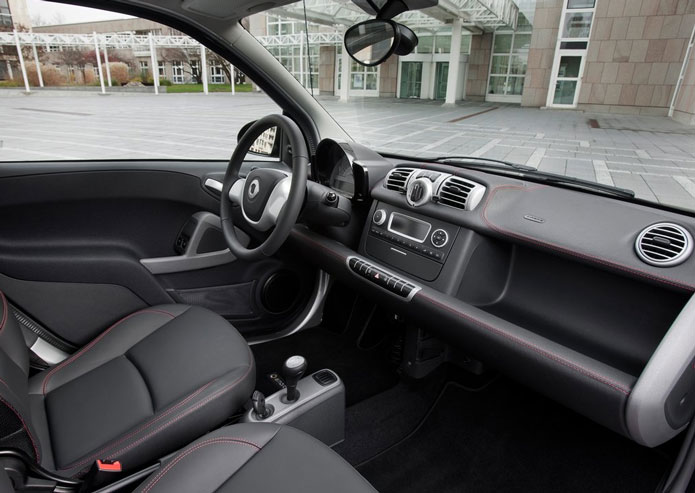 smart fortwo sharpred edition interior
