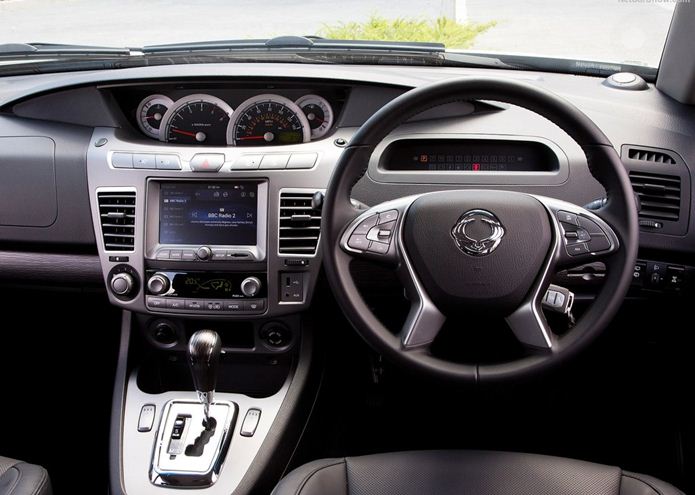 ssangyong rodius / turismo 2018 2019 interior painel