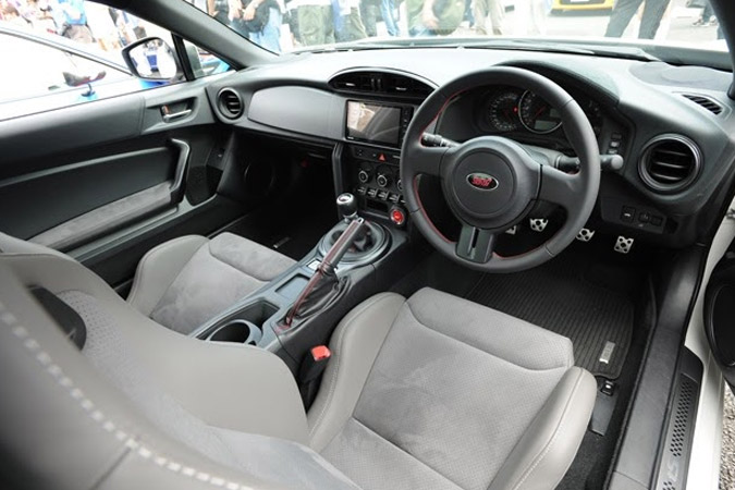 novo subaru brz sti interior