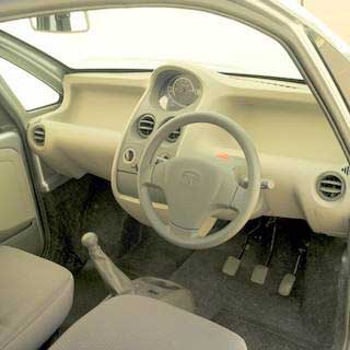 interior do tata nano