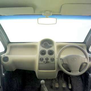 interior do tata nano