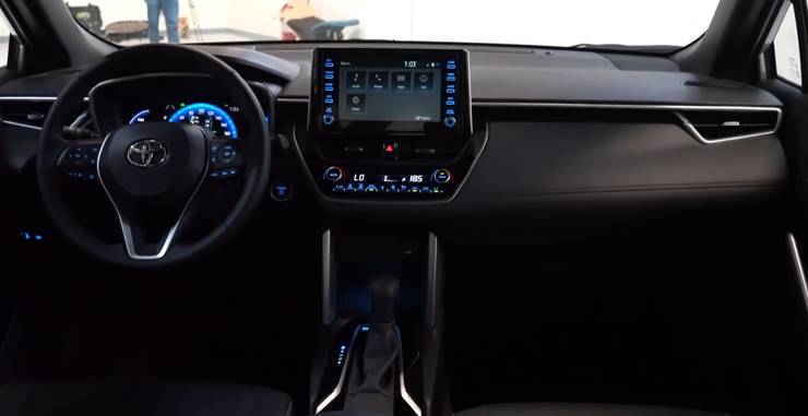 novo corolla cross 2022 interior painel