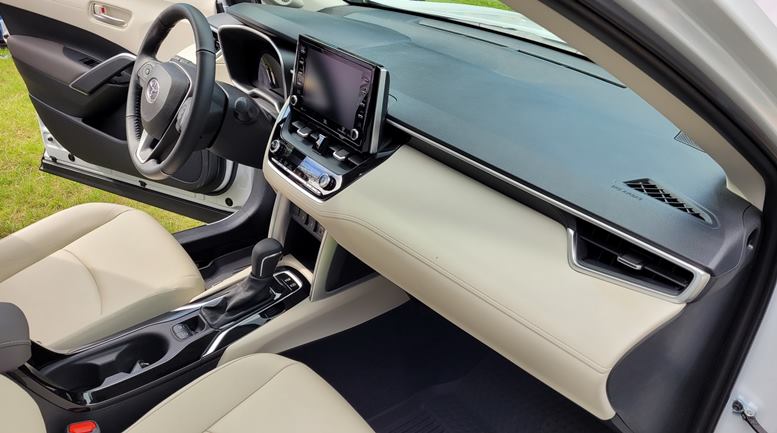 corolla cross 2023 interior