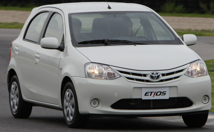 novo toyota etios 2013