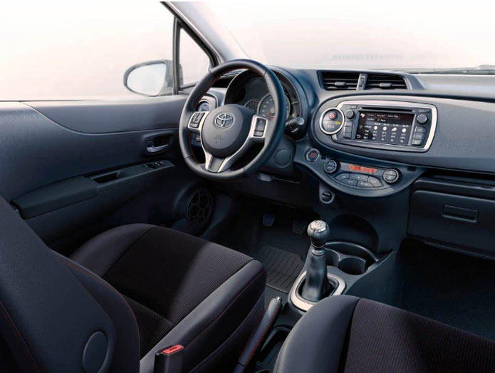 interior toyota yaris 2012