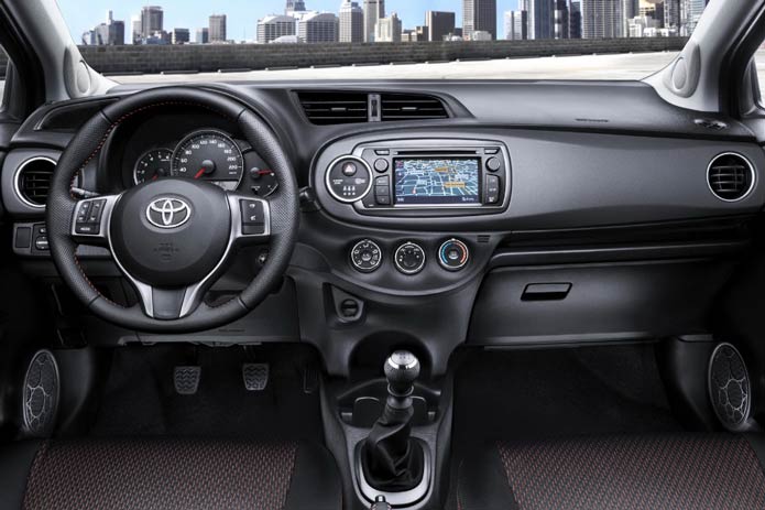 interior novo toyota yaris 2012