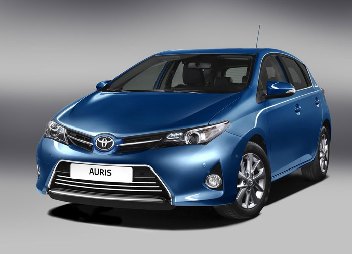 novo toyota auris 2013