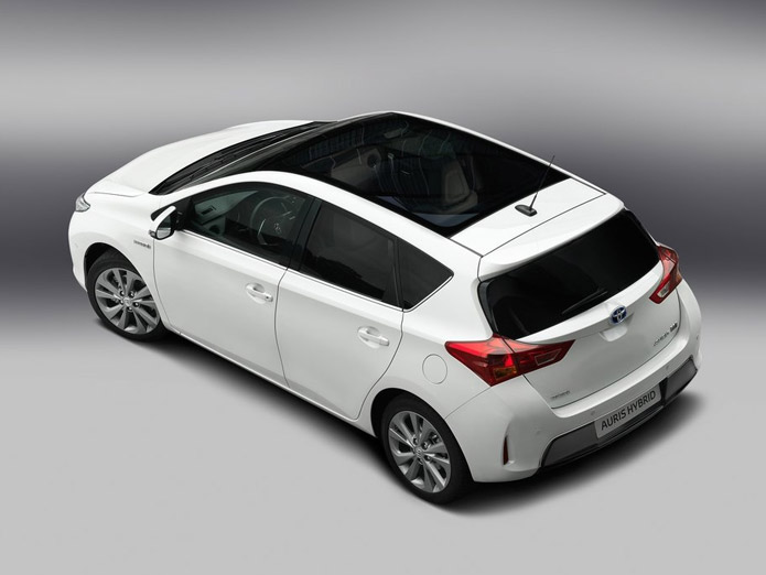 novo toyota auris 2012