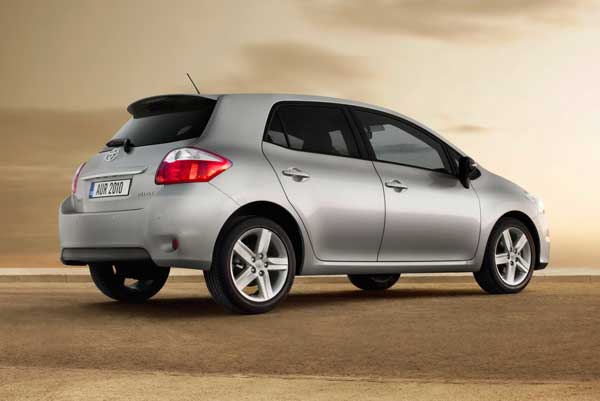 Toyota Auris 2010 recebe facelift e ganhará versão híbrida