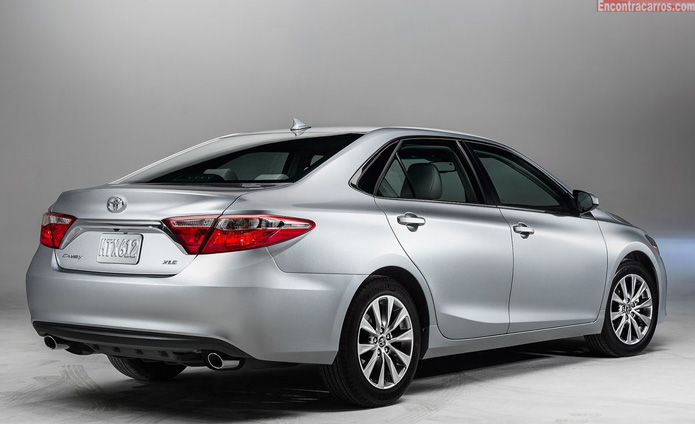 toyota camry 2015 xle traseira