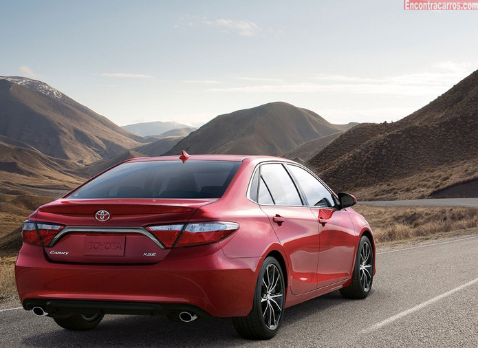 toyota camry 2015 traseira