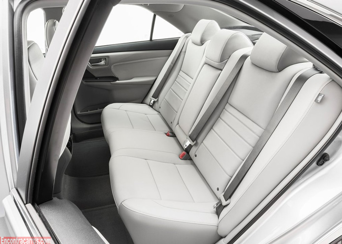 interior banco traseiro toyota camry 2015