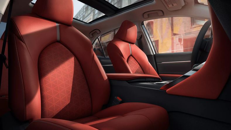 toyota camry 2022 interior bancos vermelho