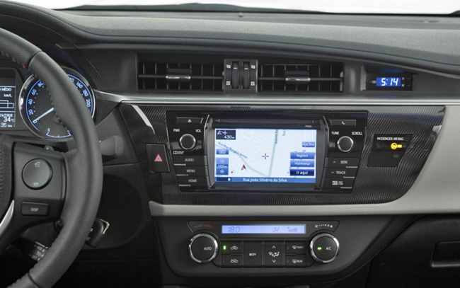 novo toyota corolla interior sistema multi midia