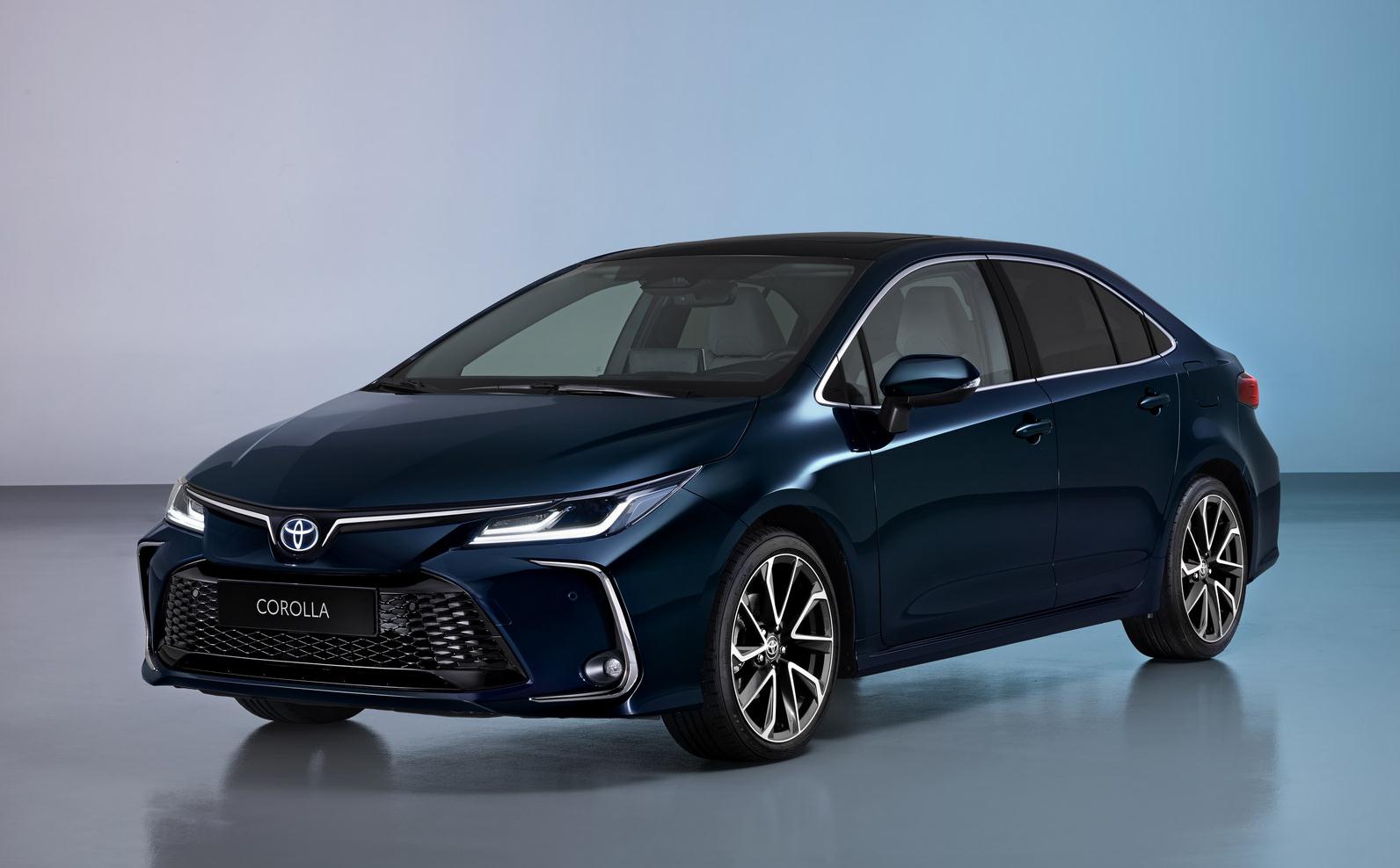 Toyota Corolla 2024 tem atualizaçao visual e motor híbrido mais potente