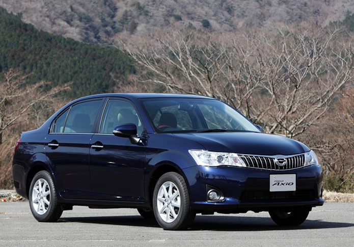 toyota corolla axio 2013