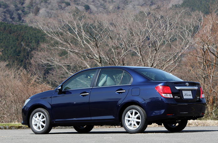 toyota corolla axio 2013