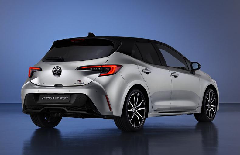 Toyota Corolla 2024 tem atualizaçao visual e motor híbrido mais potente