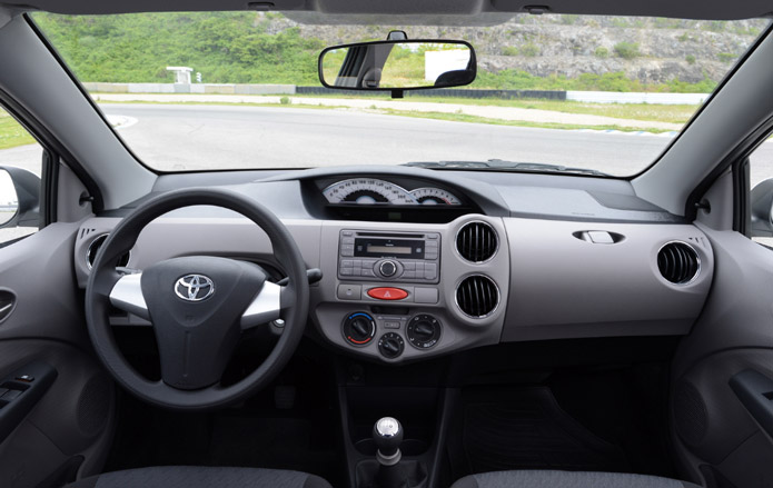 interior toyota etios 2013