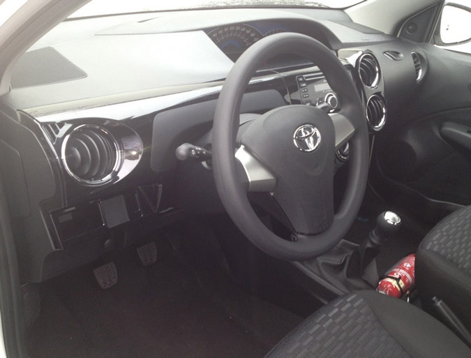 novo toyota etios 2014 brasil