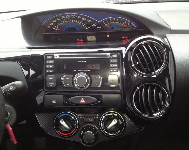 toyota etios novo interior