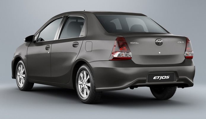 toyota etios sedan traseira 2019