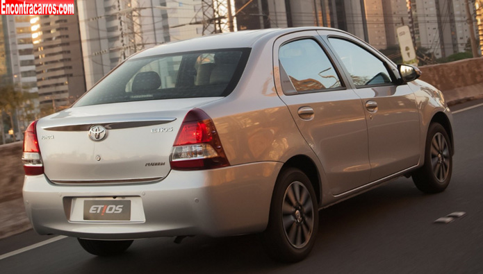 toyota etios sedan 2015