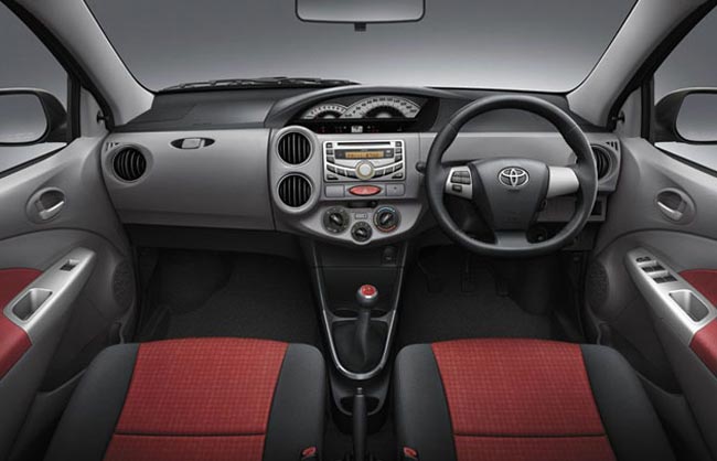 toyota etios interior painel