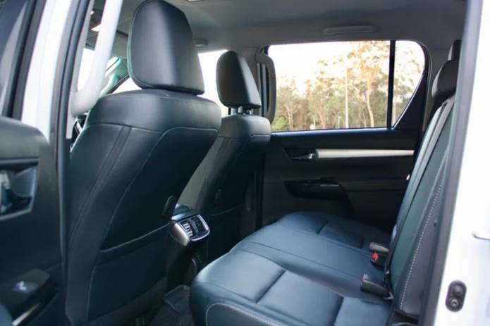 hilux 2020 interior banco traseiro