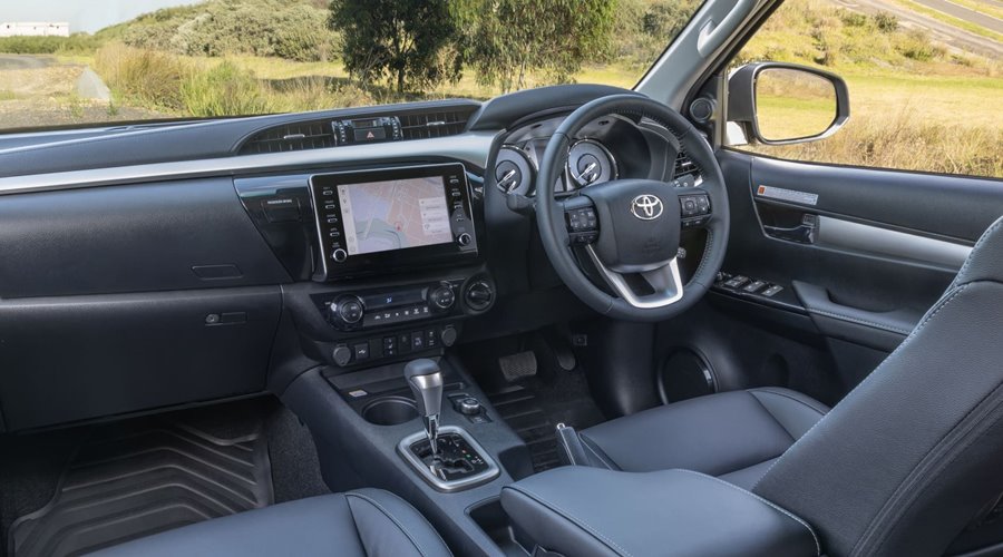 toyota hilux 2025 interior painel