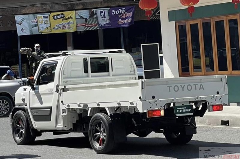 toyota hilux champ