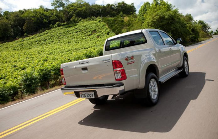 nova toyota hilux 2012 traseira