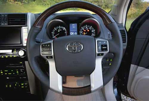 interior toyota land cruiser 2010